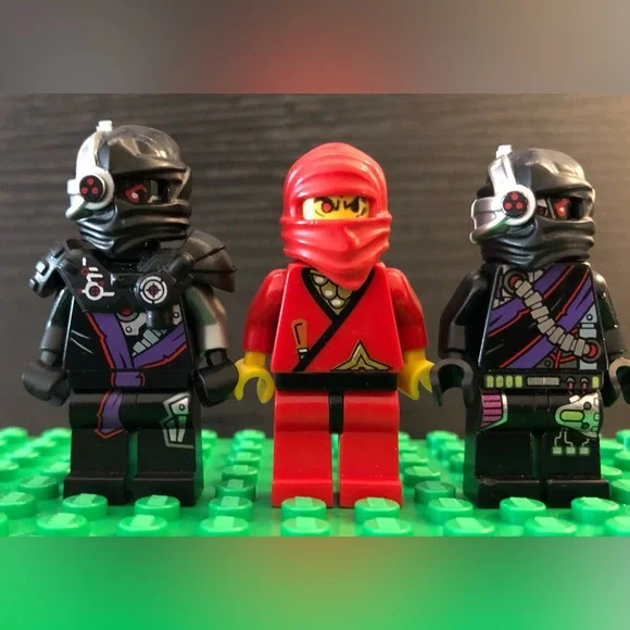 Lego "Ninjago” Minifigures (Mini Figures) Set - Picture 3 of 12
